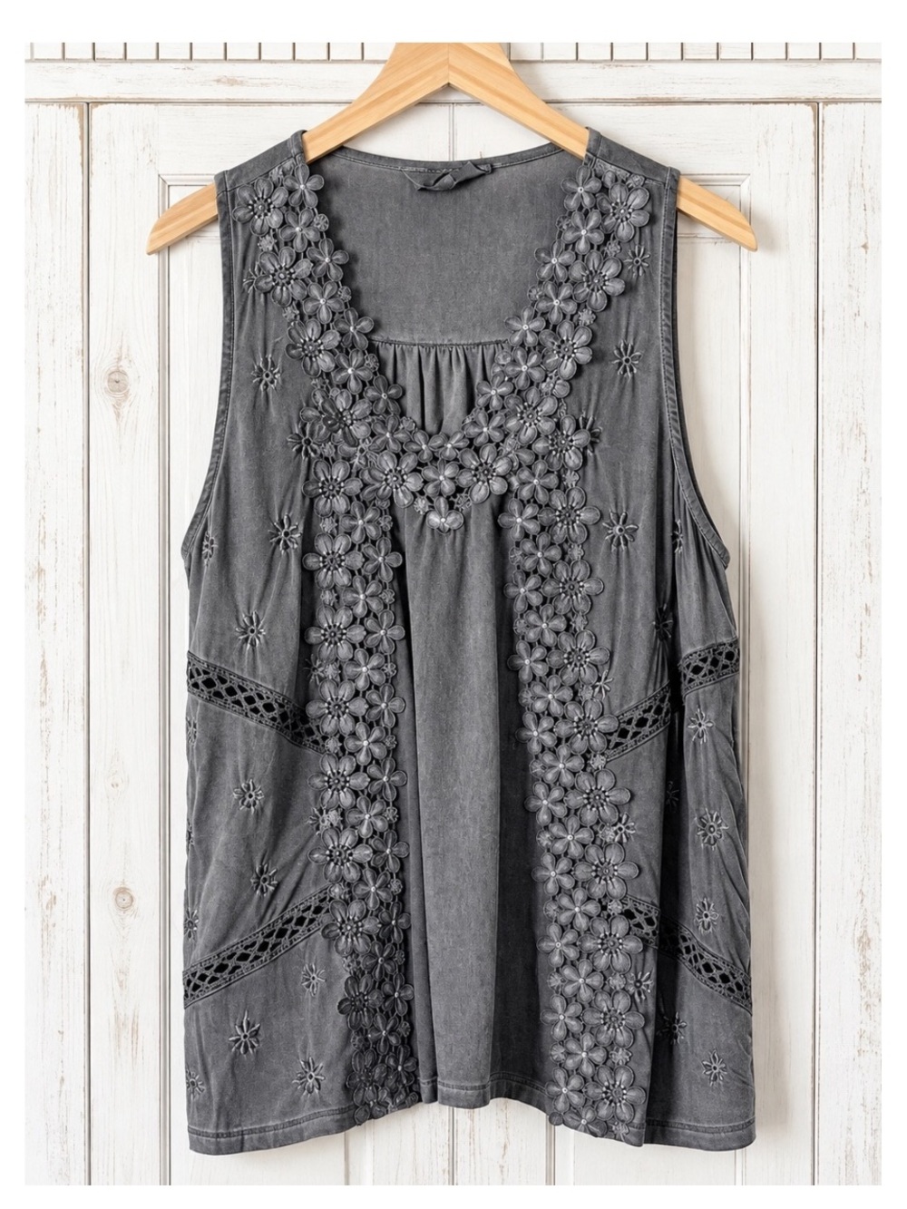 NWT POL Boho Tank with 3D Flower Appliqués and Crochet Detail - Charcoal LARGE